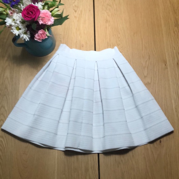 Express mini white skirt - Picture 2 of 5